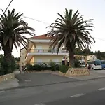 Hotel Athina Kréstena