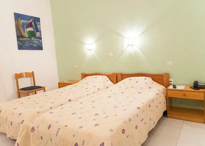 Athina Отель 3*